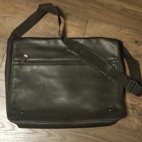 Perry Ellis Handbags - Laptop Leather Carrybag